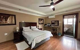 Spies Villa - Fast Wi-Fi, Netflix And Generator